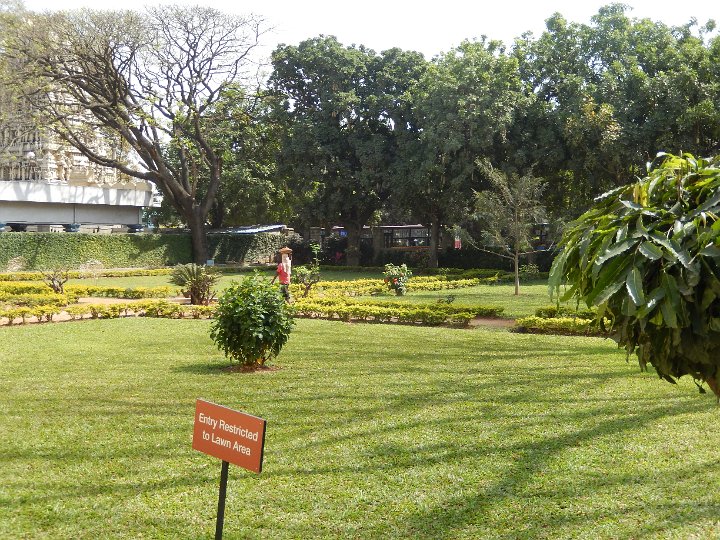 Tupu Palace grounds